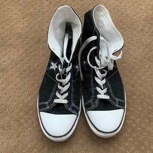 LIKE NEW HIGH-TOP CANVAS CONVERSE